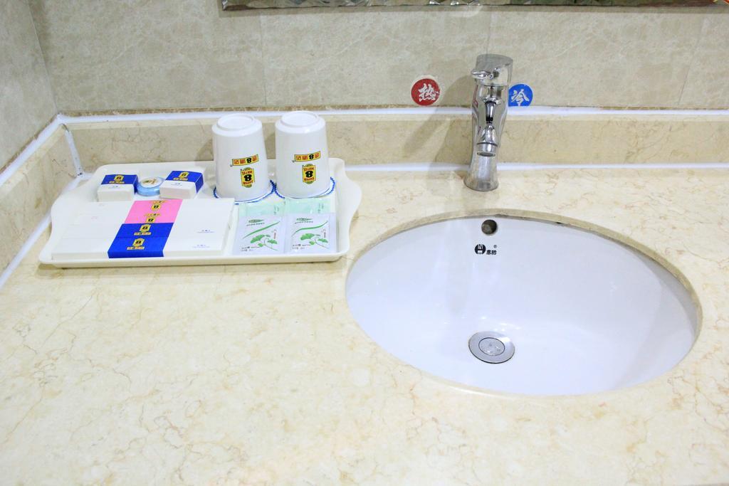 Super 8 Hotel Chengdu Airport Branch 外观 照片